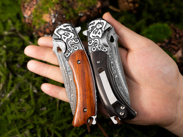 Couteau pliant en acier Damas LOTHAR RHAEGAL, couteau de poche extérieur de haute qualité en acier Damas VG10 à 67 couches, couteau de poche Damas haut de gamme avec manche en bois pour la chasse, idéal comme collection et cadeau (Bois de rose)