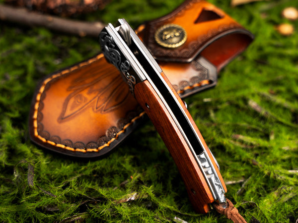 Couteau pliant en acier Damas LOTHAR RHAEGAL, couteau de poche extérieur de haute qualité en acier Damas VG10 à 67 couches, couteau de poche Damas haut de gamme avec manche en bois pour la chasse, idéal comme collection et cadeau (Bois de rose)