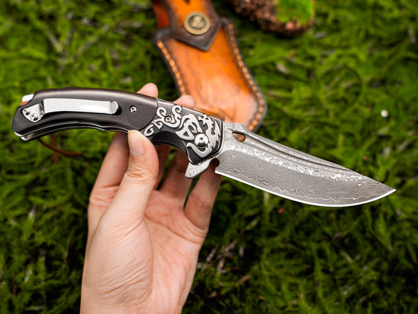 Couteau pliant en acier Damas LOTHAR RHAEGAL, couteau de poche extérieur de haute qualité en acier Damas VG10 à 67 couches, couteau de poche Damas haut de gamme avec manche en bois pour la chasse, idéal comme collection et cadeau (Bois de rose)