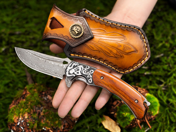 Couteau pliant en acier Damas LOTHAR RHAEGAL, couteau de poche extérieur de haute qualité en acier Damas VG10 à 67 couches, couteau de poche Damas haut de gamme avec manche en bois pour la chasse, idéal comme collection et cadeau (Bois de rose)
