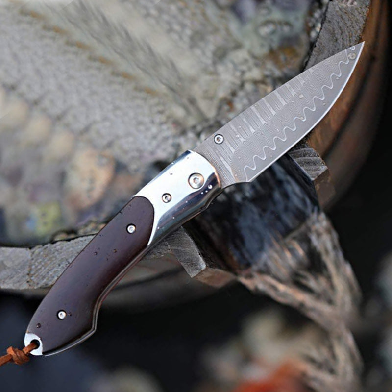 NedFoss SWORDFISH Couteau de poche en damas, Couteau pliant en damas avec étui en cuir exquis